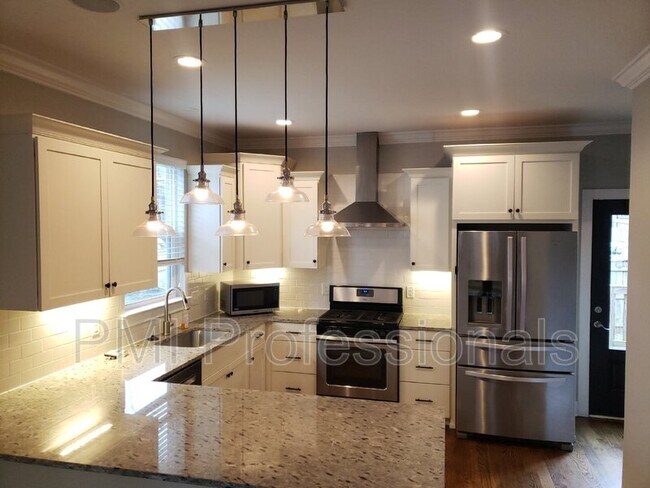 Building Photo - 512B Eastboro Dr
