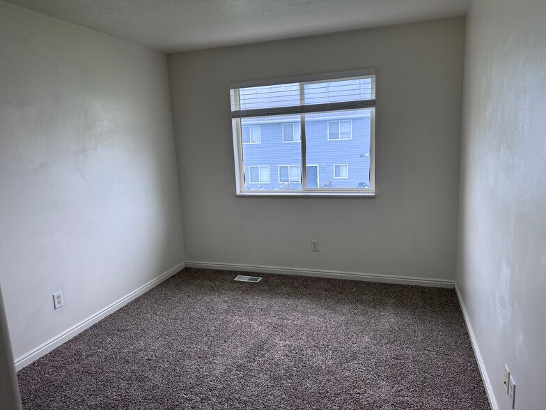 Building Photo - 2455 W 450 N