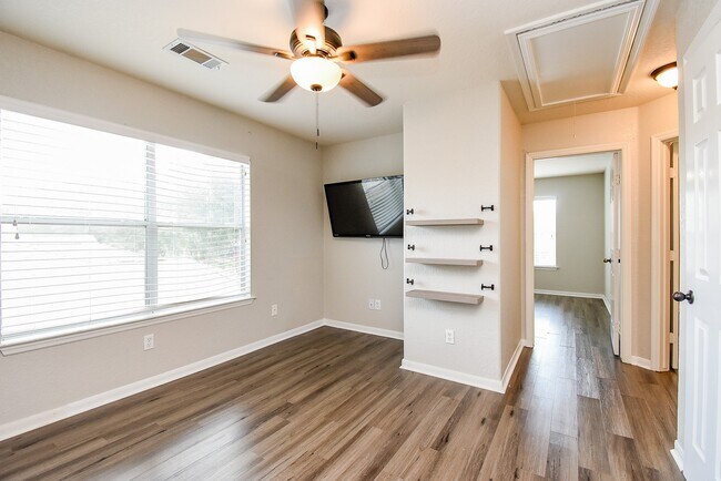 Building Photo - 14615 Cypress Cottage Ct