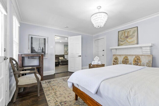 Building Photo - 822 Parkwood Ave