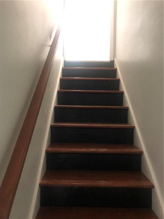 Building Photo - 700 Lynn Cir SW