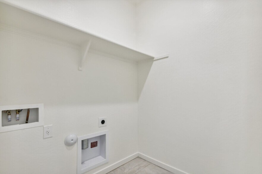 Building Photo - 18666 Puget Ave