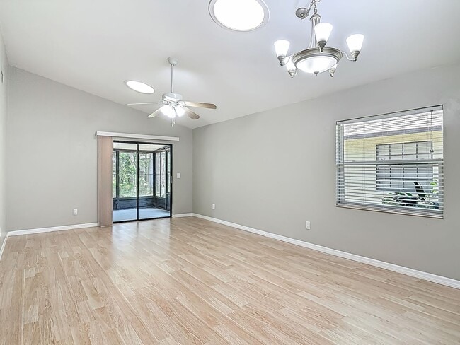 Building Photo - UPDATED 2 Bed, 2 Bath Home with Screened Lanai & Garage!