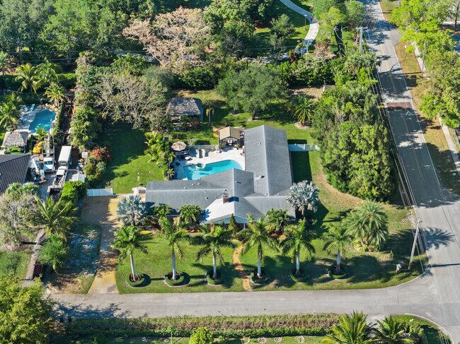 Building Photo - 4501 Briarcliff Ln