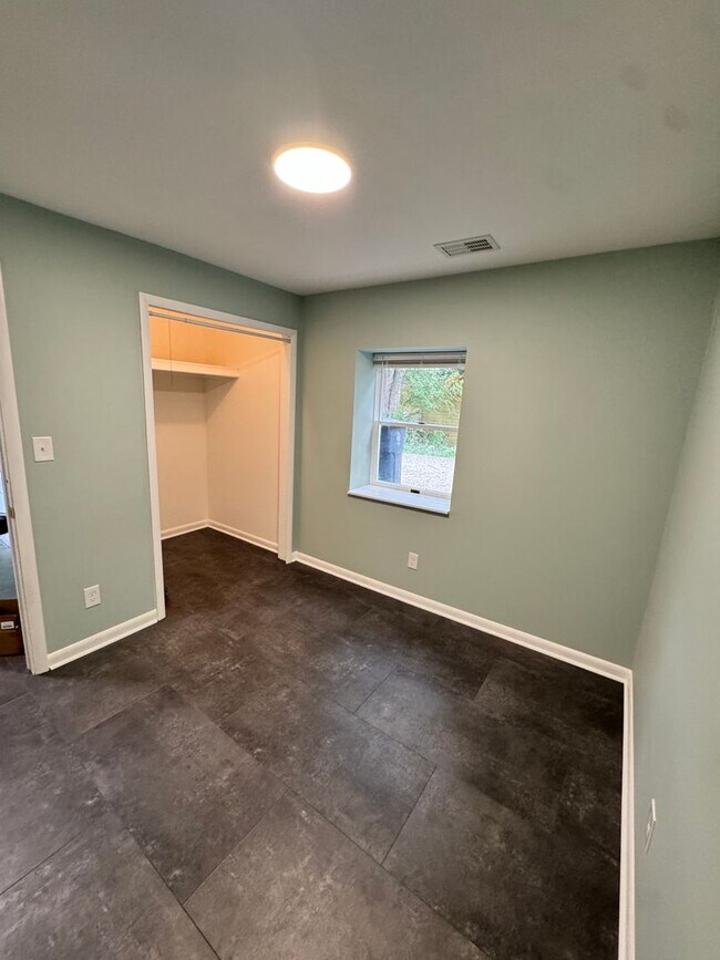 Building Photo - Spacious 4-Bedroom Home with 2 Kitchens | West Ann Arbor