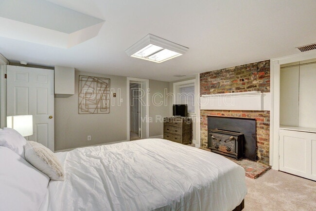 Building Photo - 138 W Clay St