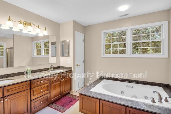 Building Photo - 113 Lighthouse Ln