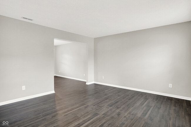 Building Photo - 5761 Cantigny Way S