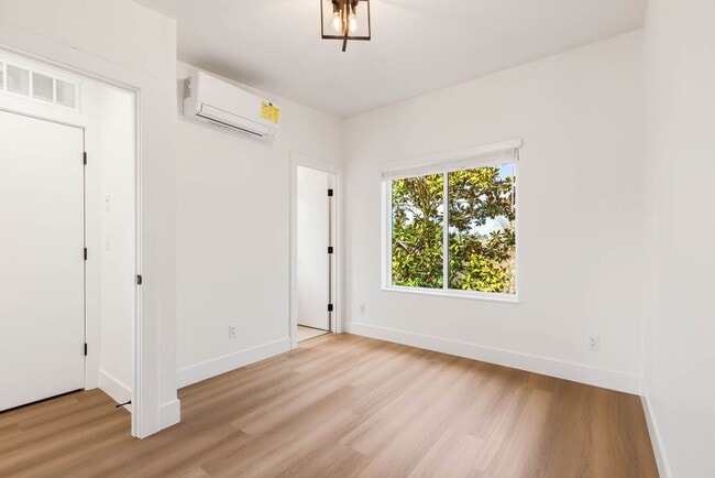 Building Photo - 106 6th St South