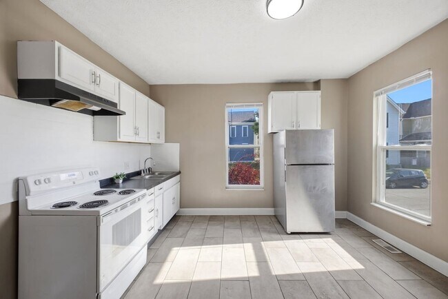 Building Photo - 393 St Clair Ave