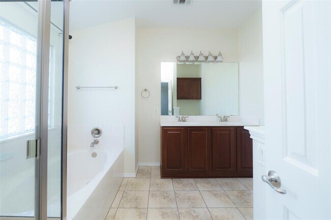 Building Photo - 8528 Harrier Dr