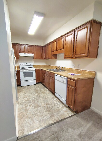 Primary Photo - 600 Reusens Rd