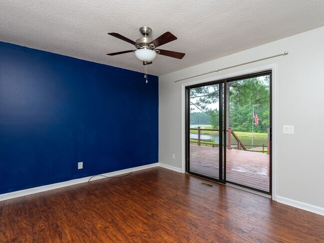 Building Photo - Waterfront Home in Carolina Lakes!
