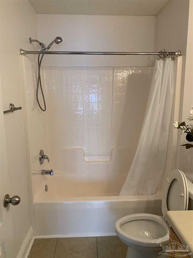 Building Photo - 8949 Camelot Pl