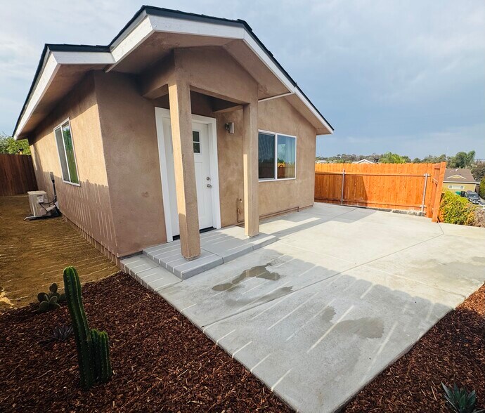 Building Photo - 1852 Midvale Dr