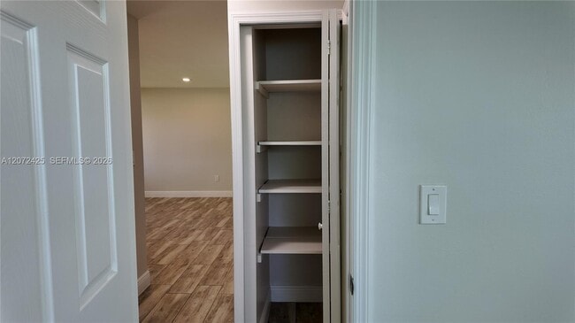 Building Photo - 220 SW 80th Ave