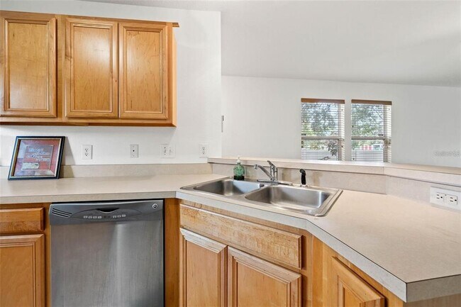 Building Photo - 2565 Harn Blvd