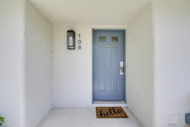 Building Photo - 108 Club Dr