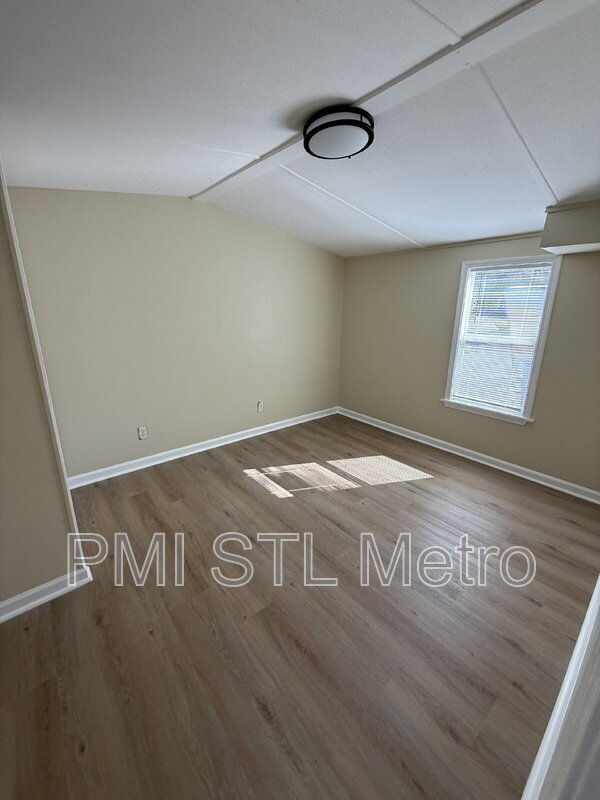 Building Photo - 747 Cunningham Ave