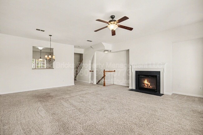 Building Photo - 15658 King Louis Ct