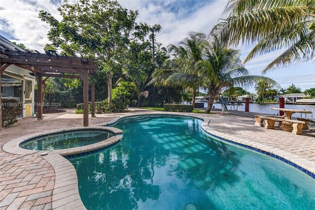 Building Photo - 2801 Coral Shores Dr