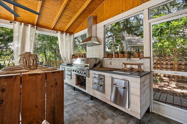 Building Photo - 989 Summer Lakes Dr