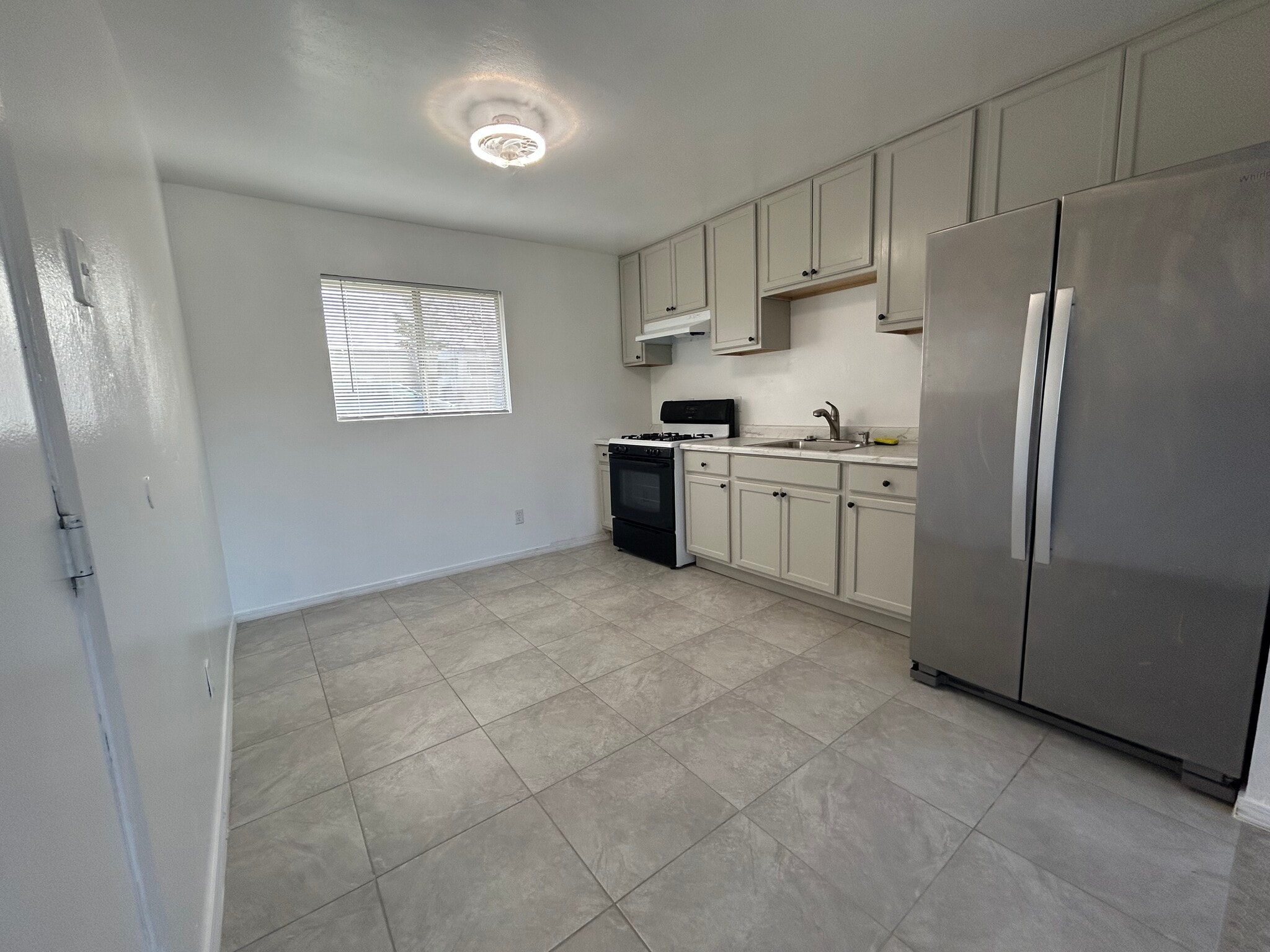 Kitchen - 6375 Linda Lee Dr