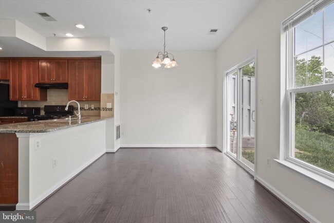 Building Photo - 12807 Lotte Dr