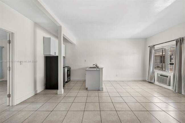 Building Photo - 8135 Crespi Blvd
