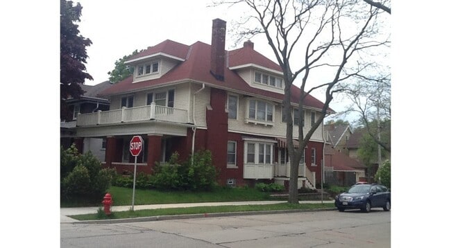 Building Photo - 2527 N Downer Ave