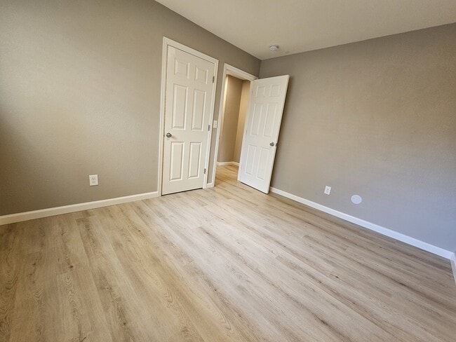 Building Photo - 8958 Circle Dr