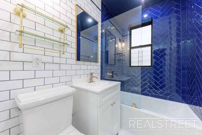 Building Photo - 4 bed | 3 Full Bath In Prime Brooklyn Heights