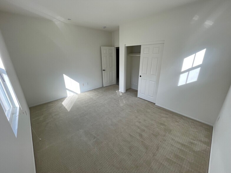 Building Photo - 3351 Via Trentino