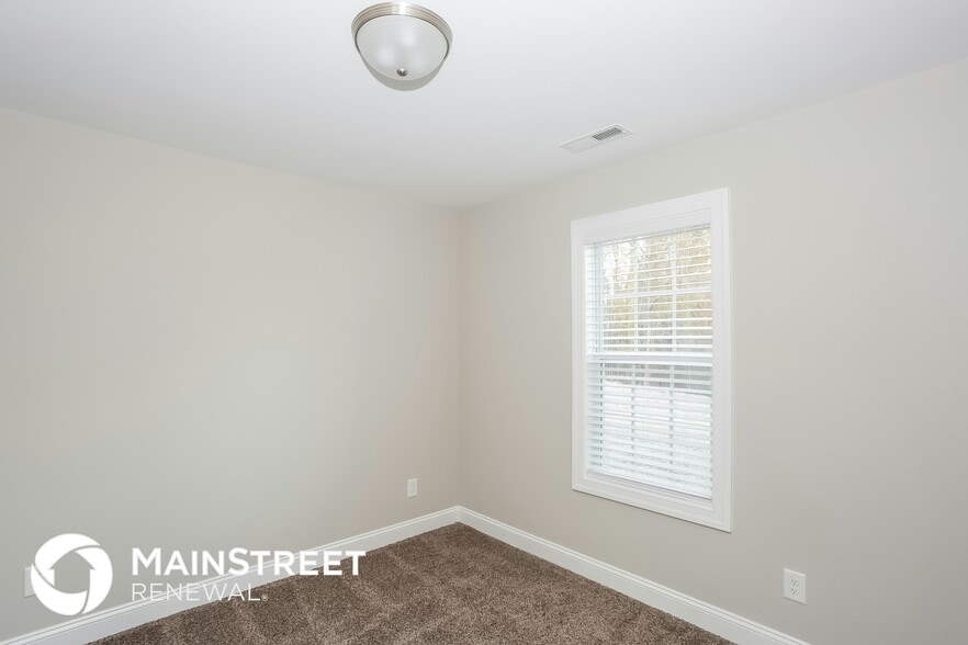 Building Photo - 722 Elizabeth St SW