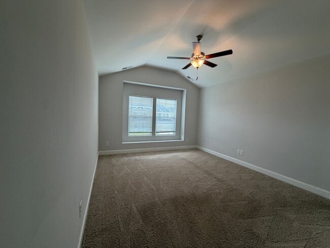 Building Photo - Towne Point Beauty!