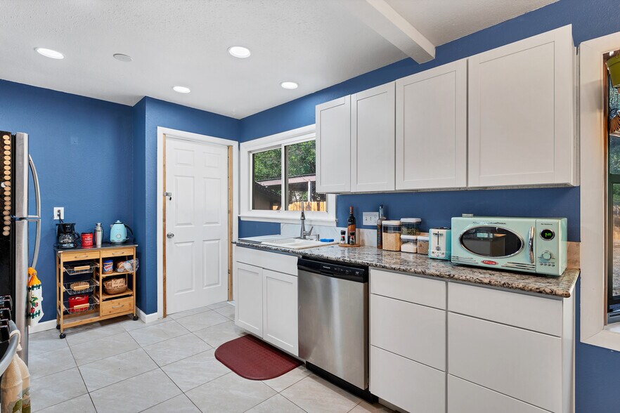 Building Photo - 2628 Green Ridge Dr