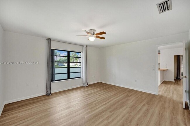Building Photo - 9540 Sevilla Ln