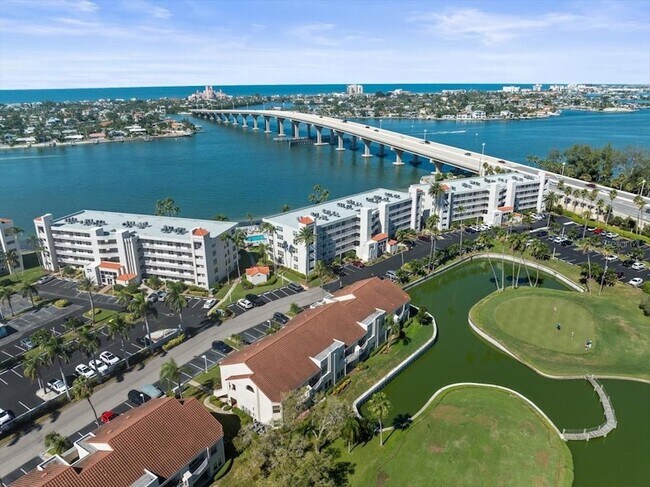 Building Photo - 5900 Bahia Del Mar Cir N