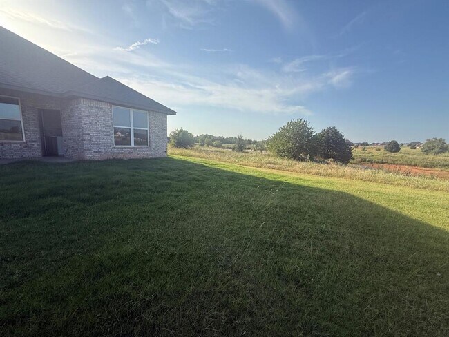 Building Photo - 9544 Monterey Dr