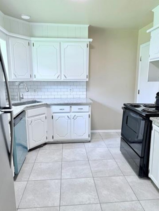 Building Photo - Charming 3-Bedroom Home Near the Rose Dist...