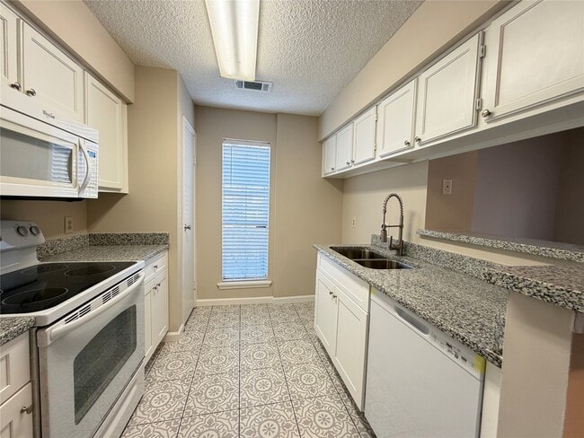 Building Photo - 1515 Sandy Springs Rd