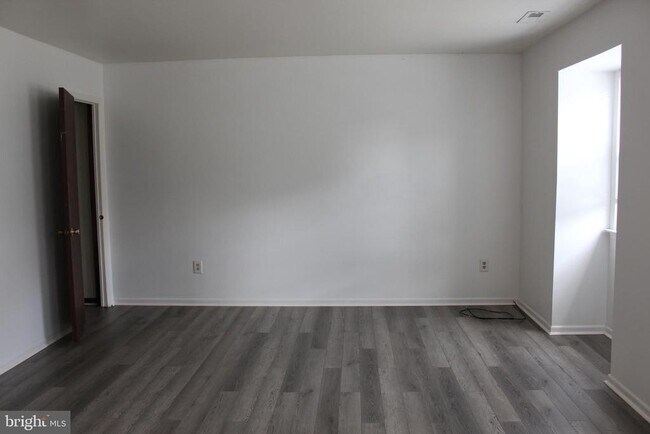 Building Photo - 26 Deedre Ln