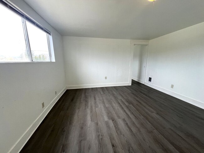Building Photo - 93677