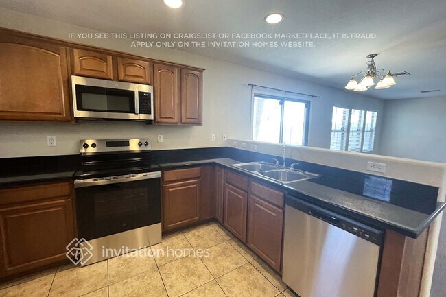 Building Photo - 7811 S 63rd Dr