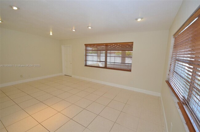 Building Photo - 481 W 55th Pl