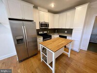 Building Photo - 233 Brown St