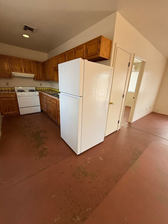 Building Photo - Town Home For Rent