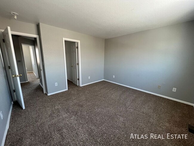 Building Photo - 4854 Crystal St