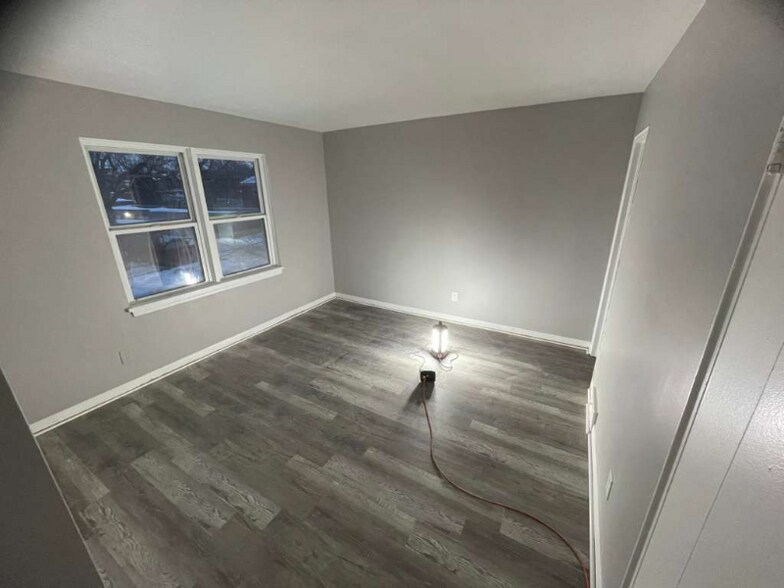 Building Photo - 1500 Luxor Rd