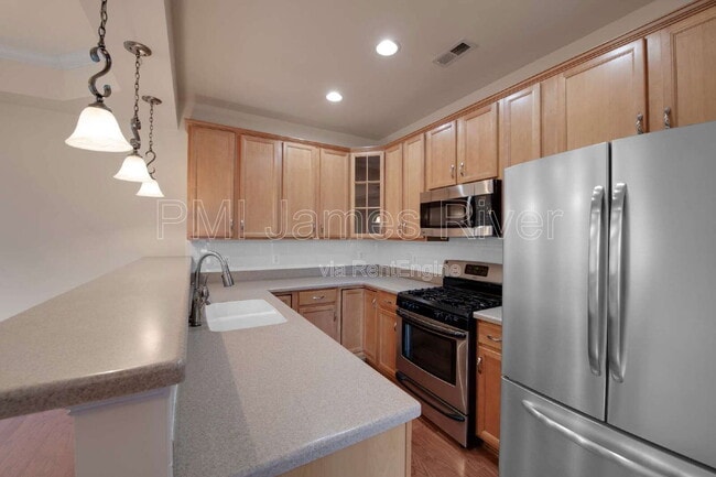 Building Photo - 10360 Caracara Dr